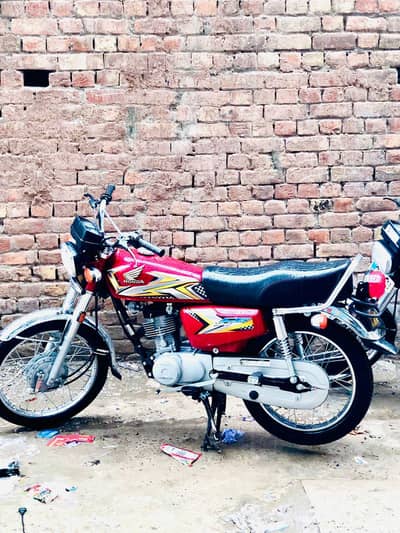 Honda 125 urgent sale  model  25 original  Saman ma ha