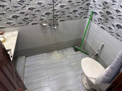 4 Marla Lower Portion For Rent (Near Allied School )