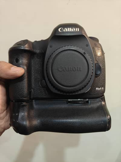 Canon 5D Mark III Body with battery grip
