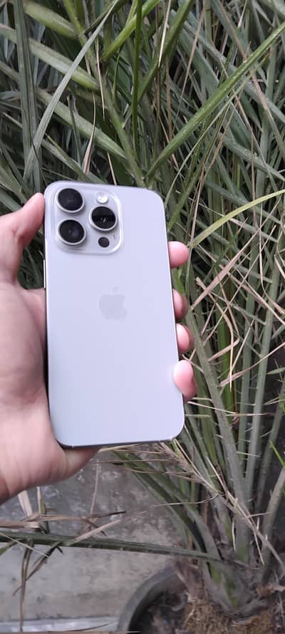 iPhone 15 pro factory unlock