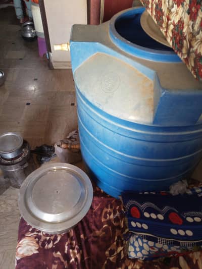 mushkil se ek sal mein Chali kahin se na tuti hai na fati Hui hai