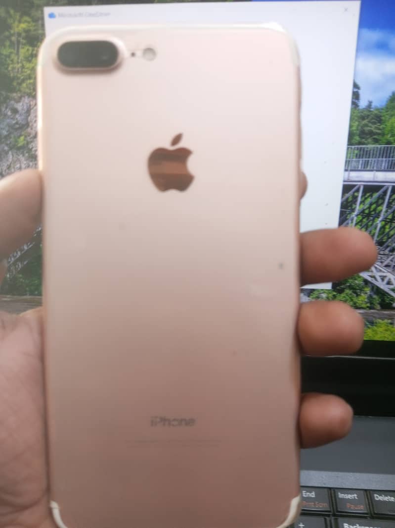 Apple iPhone 7 Plus 2