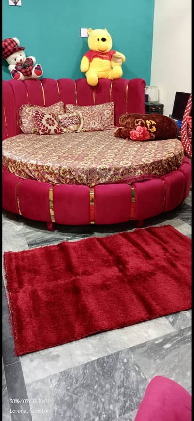 Round king size bed