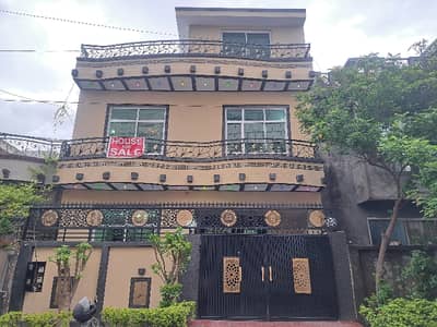 5 Slightly Used Double Storey House Sector 4