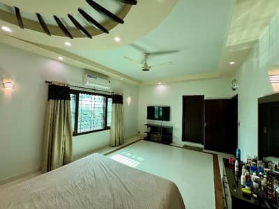 ARCHITECT-DESIGNED 300 SQ. YD BUNGALOW | DHA PHASE 7, KARACHI