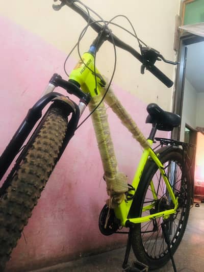 Bicycle (Humber) . condition 9.5/ 10 . . color neon yellow  10 gears
