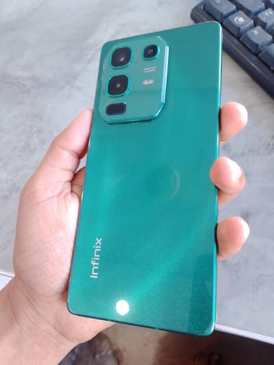 mint condition phone 10/10 only charger & power bank no box