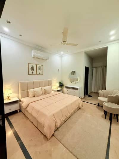 2 BED LUXURY FURNISHED APARTMENTS AVAILABLE FOR RANT IN GULBERG GREEN ISLAMABAD