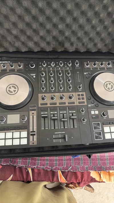 Traktor Kontrol S4