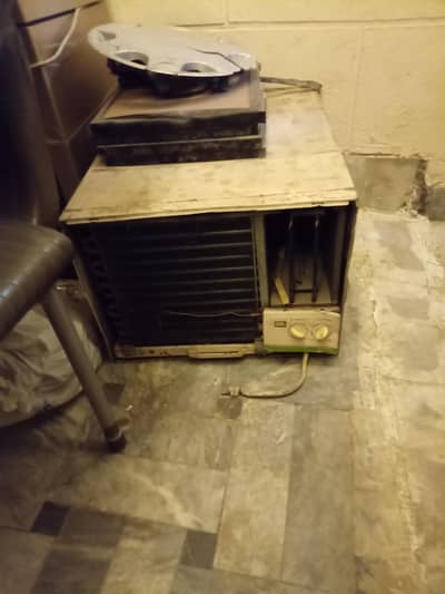 1 tan window AC inverter