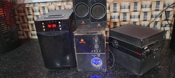 Audionic. . . . . . + Orange. . . . . . + Juden. . . . .