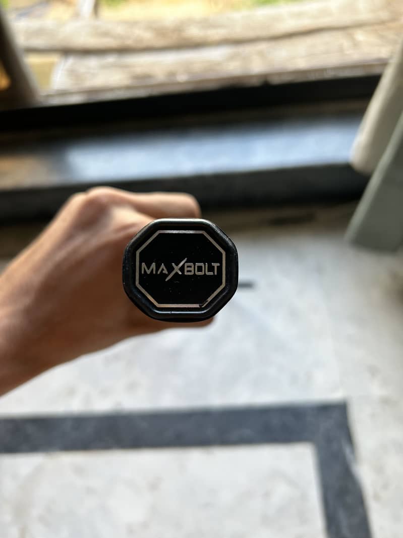 Maxbolt black 4