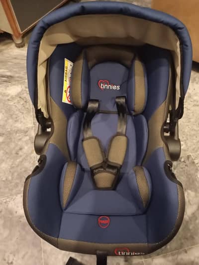 Tinnies Baby Carry cot+ Car seat Brand new