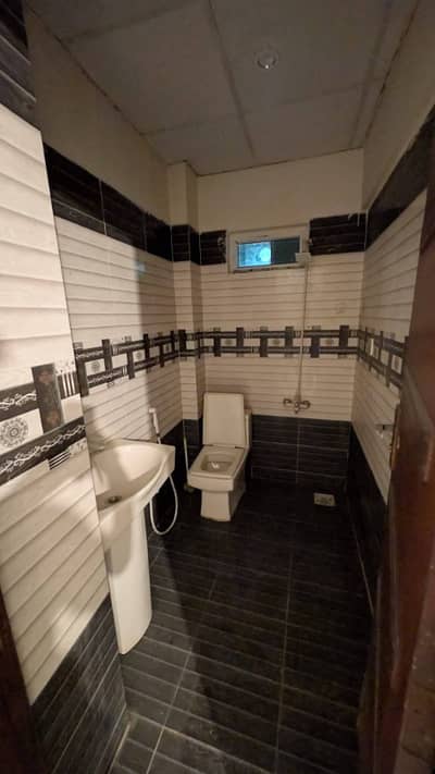 Ground floor new type res/ silent comm portion available for rent