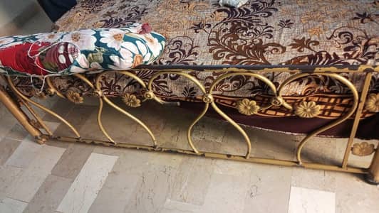 home use bed ha hama y sale Karna ha