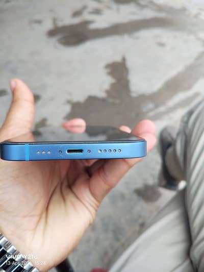 I phone 13 128 gb 10/10 condition  water pack