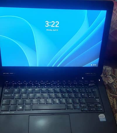 Latitude E7250