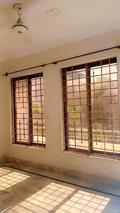 8 Marla tripl storey House for rent in G-15/11 Islamabad