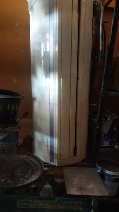 Dawlance Ac old  modle brand new only use 2 hour