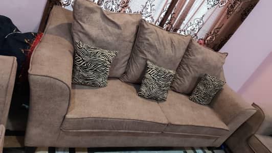 sofa sale krna h jisa chaya rebta kra 5 seet hn bilkul new hn