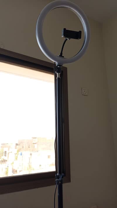 urgent sell krni hai bilkul new hai koi issu nhi hai  7 fet stand hai