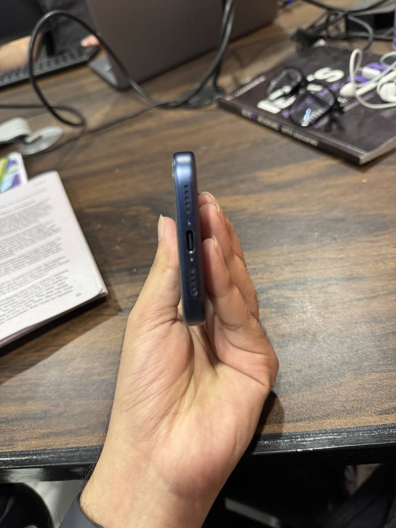iPhone 17 Pro 4
