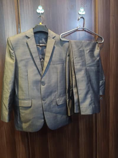 Elegant Night Grey 3 Piece Pant Coat Suit (Men’s Small Size) Details: