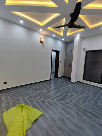 Prime Location 3 Bedrooms Portion Main Boulevard Near Roundabout Park Mosque Hospital And Commercial Area In Media Town Islamabad.