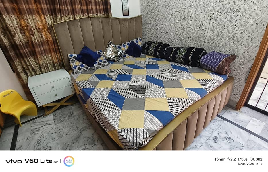 Bed with Dressing table 0