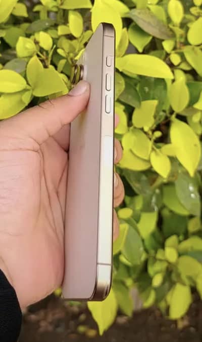 Iphone 16 pro max desert