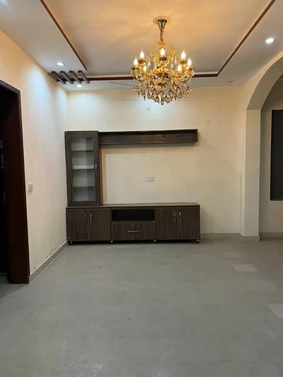 5 Marla Lower Portion For Rent In Eden Boulevard Main College Road Lhr