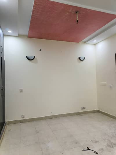 4 MARLA 2nd Floor Flat For Rent In Military Accounts Main College Road Lhr