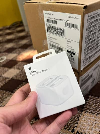 Apple 20 WATT 3 PIN PD ADAPTER