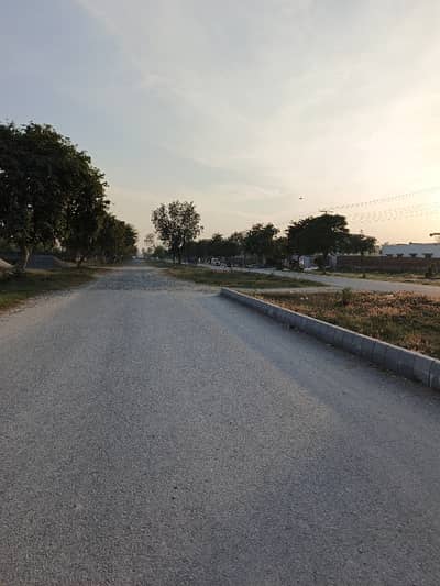3 MARLA COMMERCIAL PLOT FOR SALE IN NASHEMAN IQBAL PHASE 2 COLLEGE ROAD LAHORE