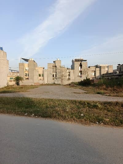 4 MARLA COMMERCIAL PLOT FOR SALE IN NASHEMAN IQBAL PHASE 2 COLLEGE ROAD LAHORE