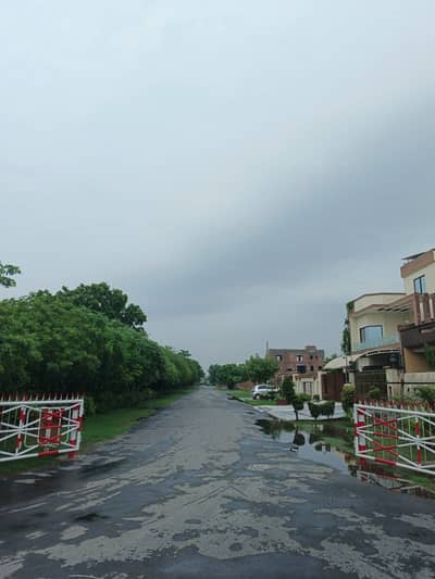 1 KANAL FACING PARK RESIDENTIAL PLOT FOR SALE NFC PHASE 1 COLLEGE ROAD LAHORE