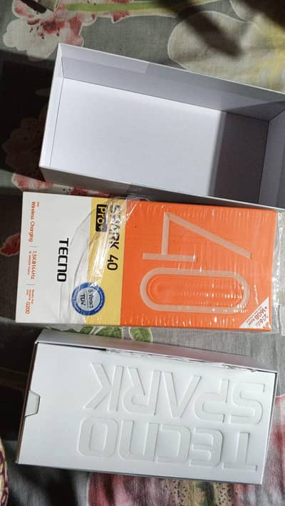 Tecno spark 40 pro+  10/10  8/256 GB original box charger with cable