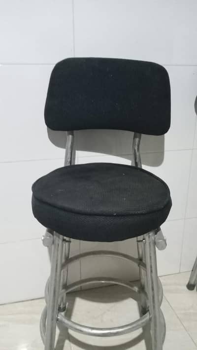 rode iron chair good condition 2  chair pair