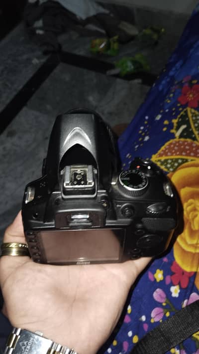Nikon d3200 just 2 month used all original for contact 03099402703