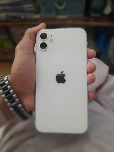 iPhone 11 64 gb full ok sat hai sab khush ok hai 84 battery health ha