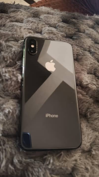 apple iphone XS in good condition fully functional and no major issues