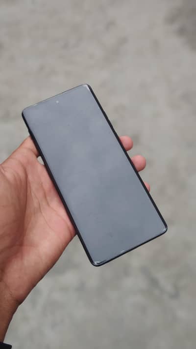 Motorola edge 2024.  Contact: 03271730976