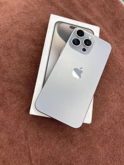 256gb condition 10/8 natural titanium  battery health 88 genioune