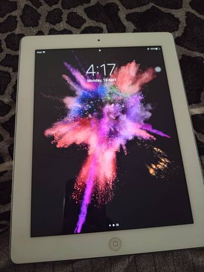 iPad for sale (lush condition+ scratch less)