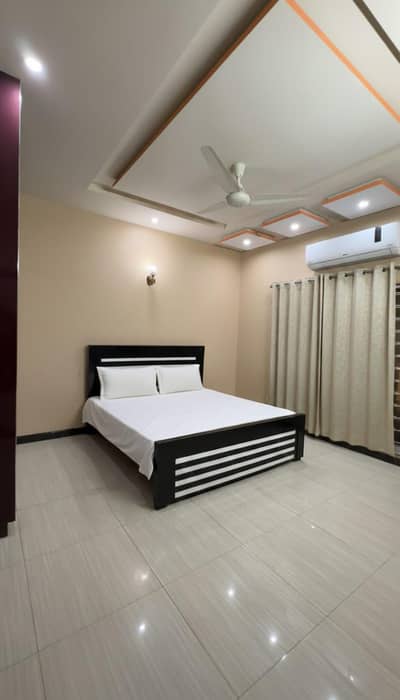 Luxury Girls Hostel Near by UCP