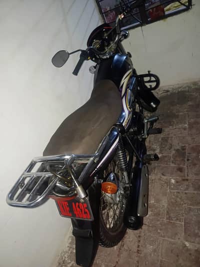 Honda pridor 100 cc All ok zero meter Bicke condition mere name h