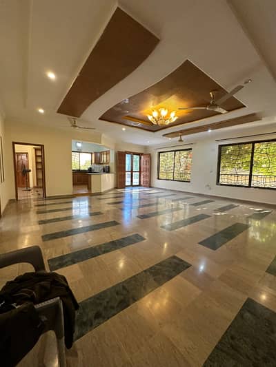 1kanal upper portion available for rent location E11-2