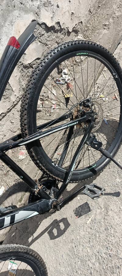 Urgent sale Uninut 29 inch Aluminum frame