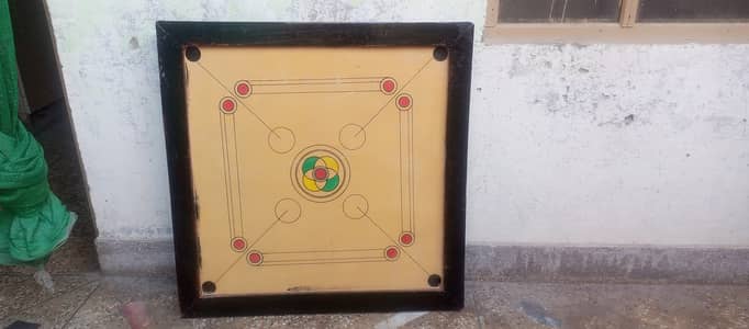 Carrom board