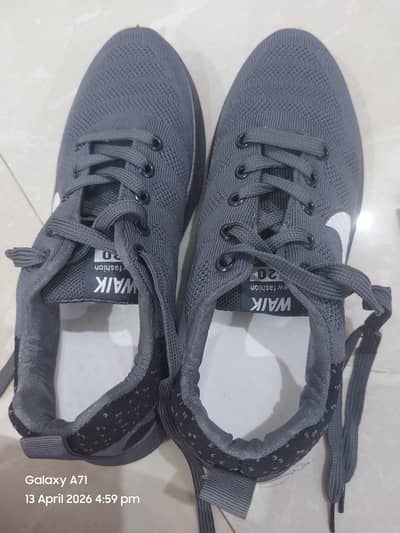 MEN GREY STYLISH SNEAKERS